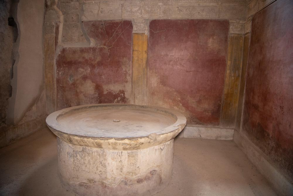 Italy, Pompeii, Stabian Baths, room with pools and baths1