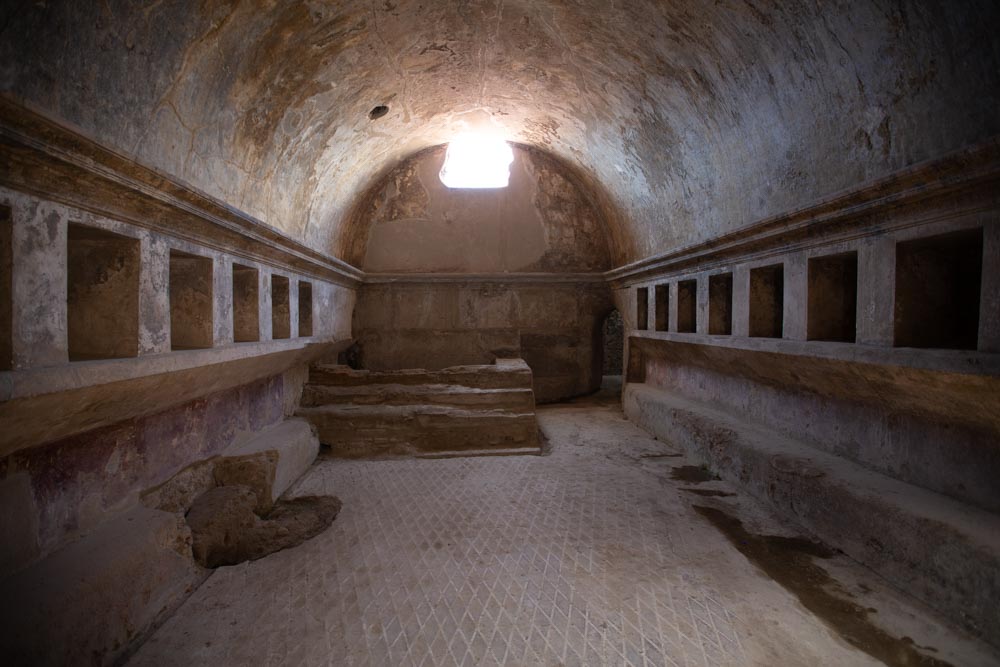 Italy, Pompeii, Stabian Baths, room with pools and baths5