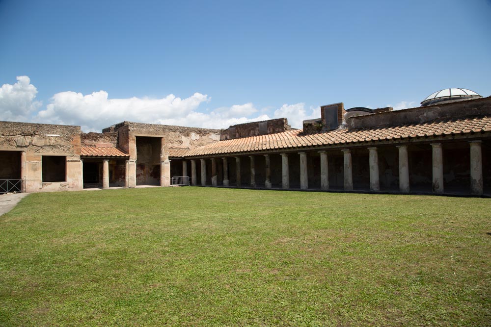 Italy, Pompeii, Stabian Baths, porticoes surrounding the  gymnasium