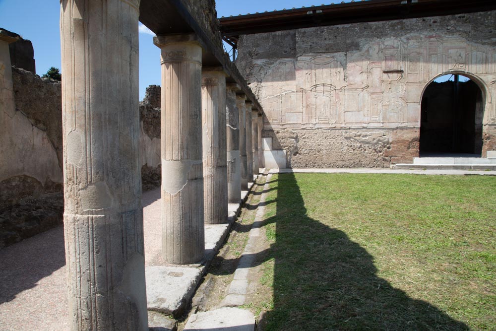 Italy, Pompeii, Stabian Baths, porticoes surrounding the gymnasium