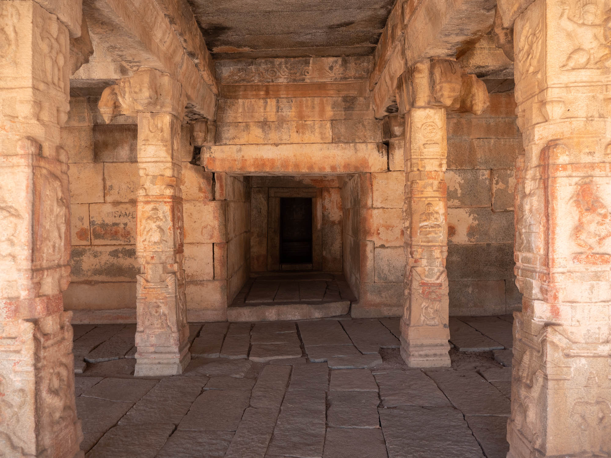 India, Karnataka, Hampi - Kudure gombe Mantapa temple