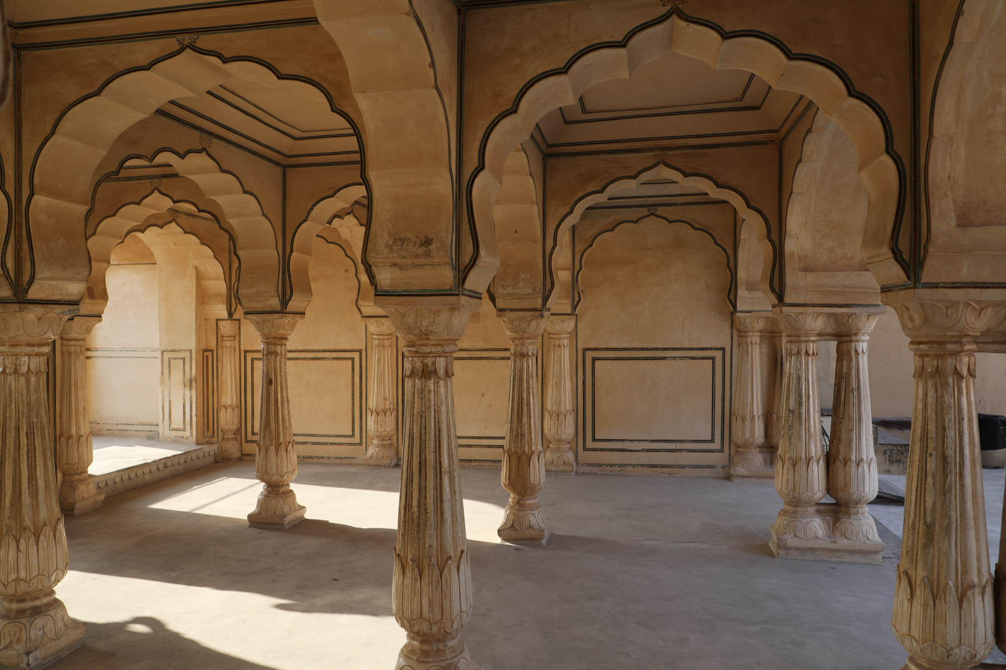 India, Rajasthan, Jaipur, Amer fort - Hall in courtyard 2 Sattais Kacheri