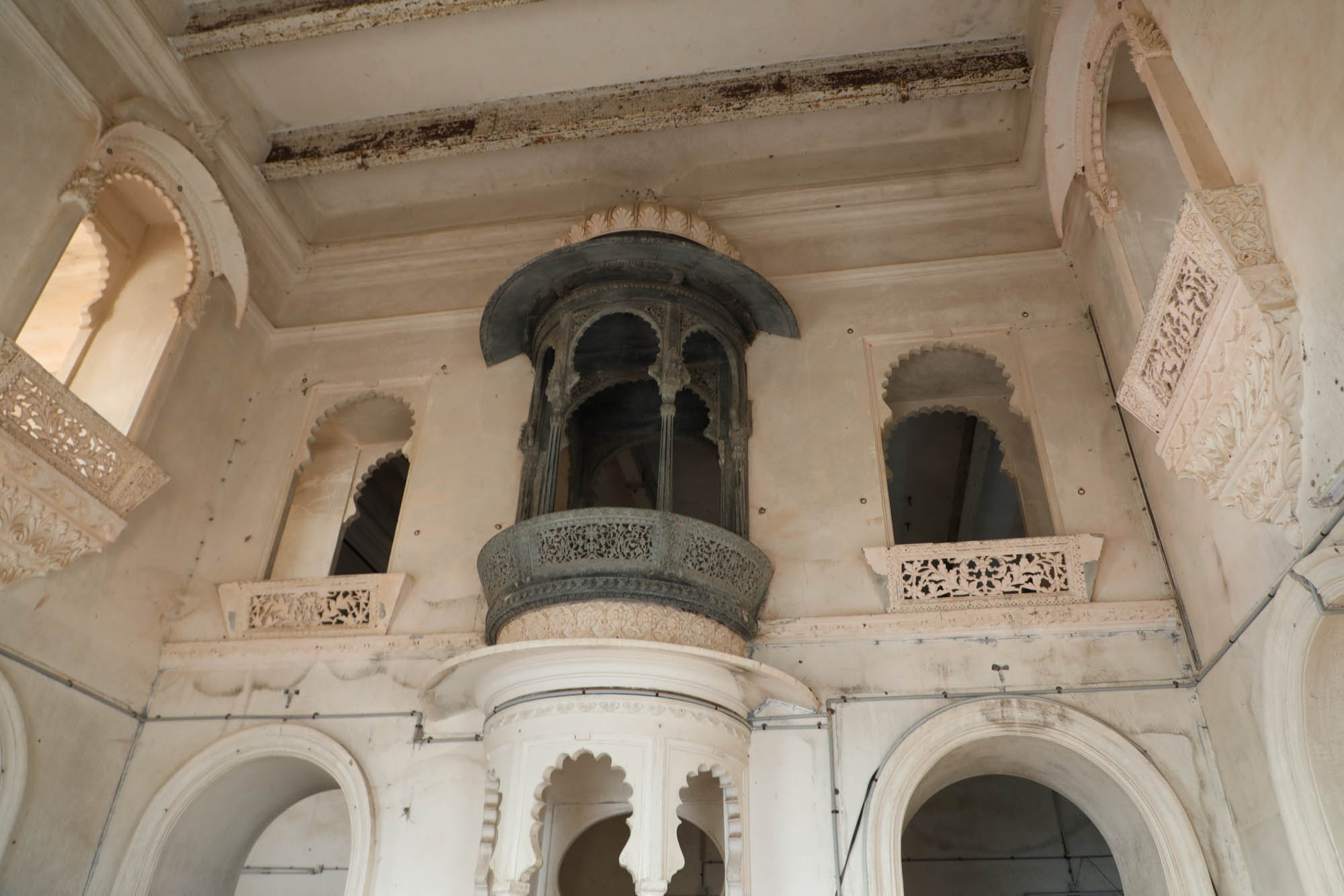 India, Rajasthan, Udaipur - Monsoon Palace (Sajjan Garh)