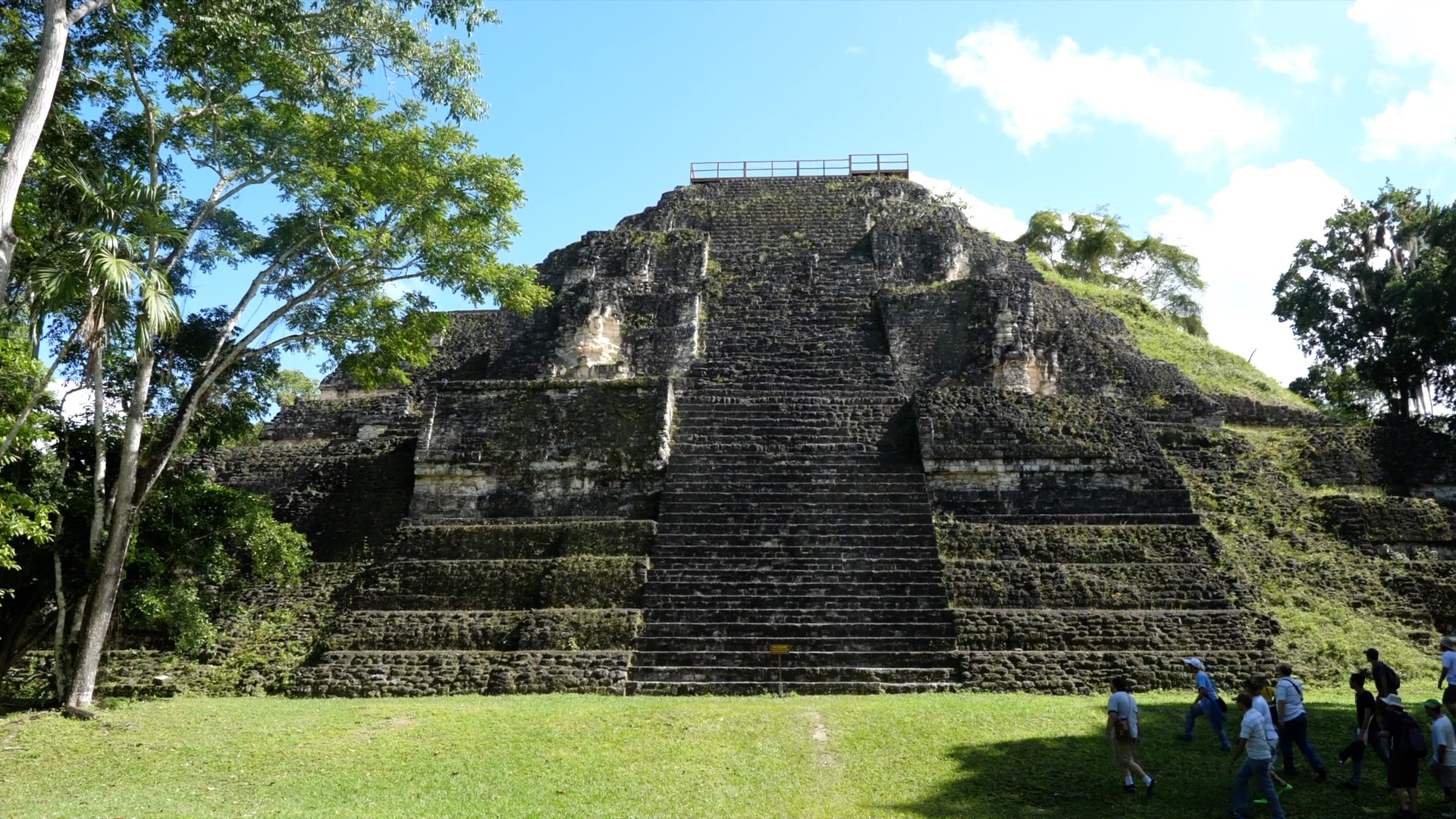 Guatemala, Peten Flores Tikal, Mundo Perdido - Great Pyramid 5C-54