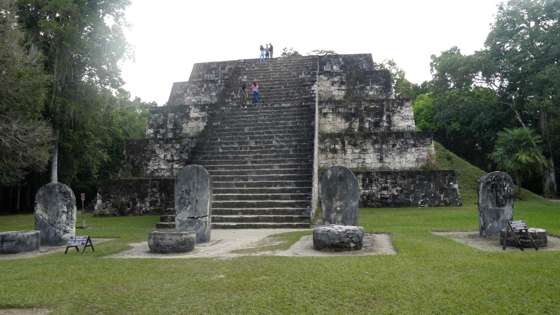 Guatemala, Peten Flores Tikal, Pyramid complex R