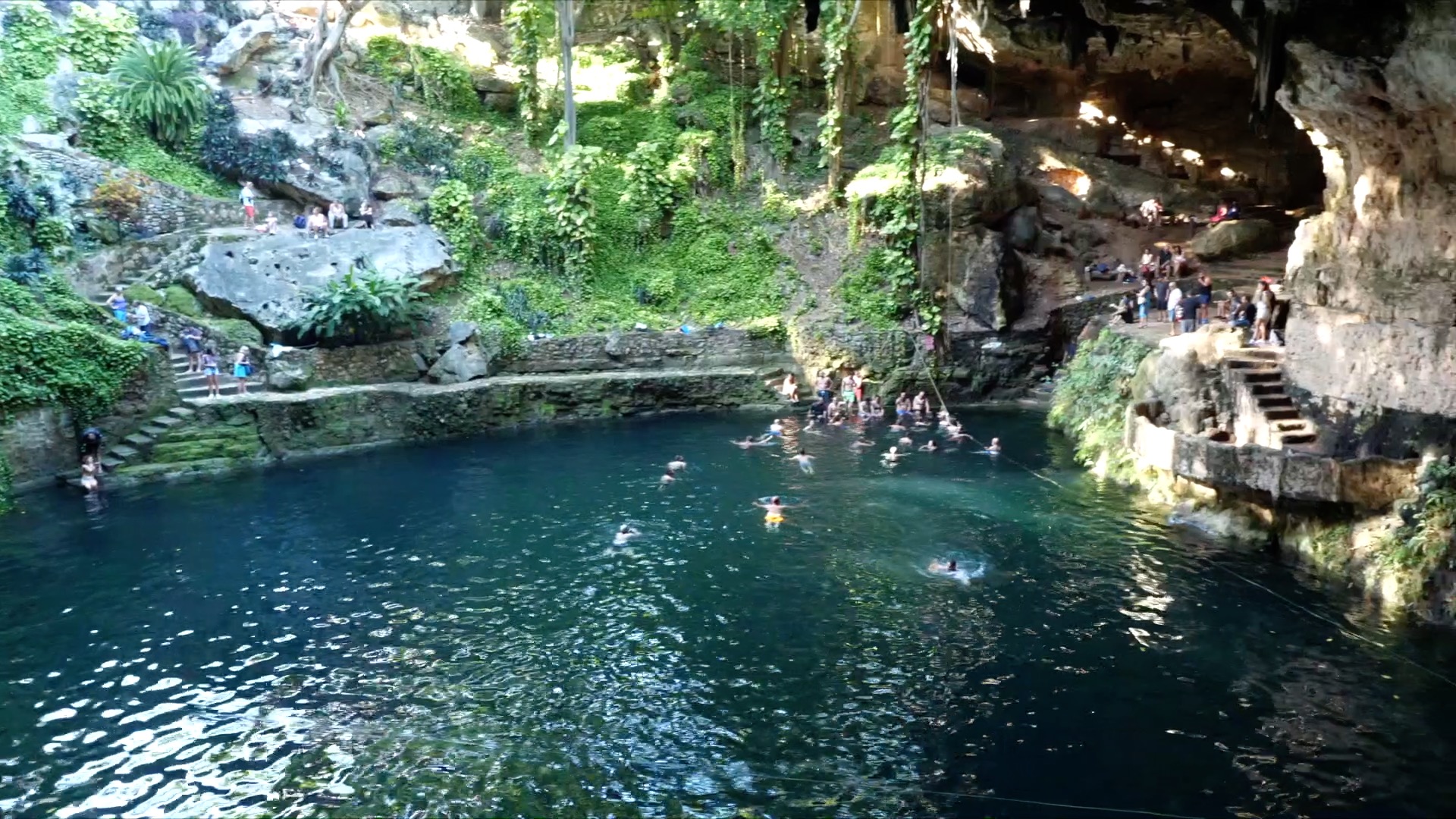 Mexico, Chicen Itza - Sacred well -sanctuary