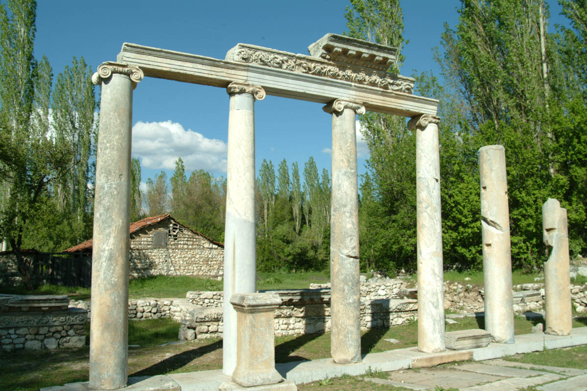 Turkey, Kutahya, Aizanoi -Colonnaded street