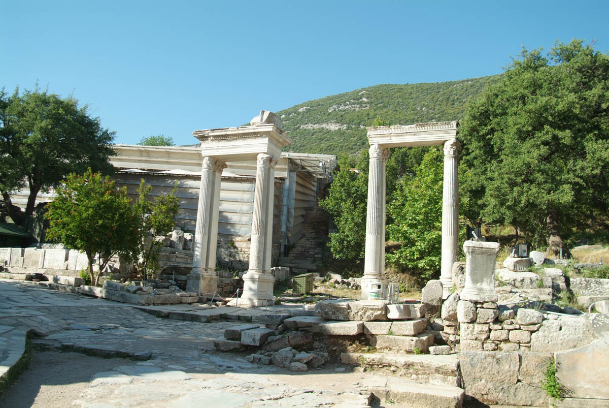Turkey, Izmir, Ephesus, Hadrian's gate