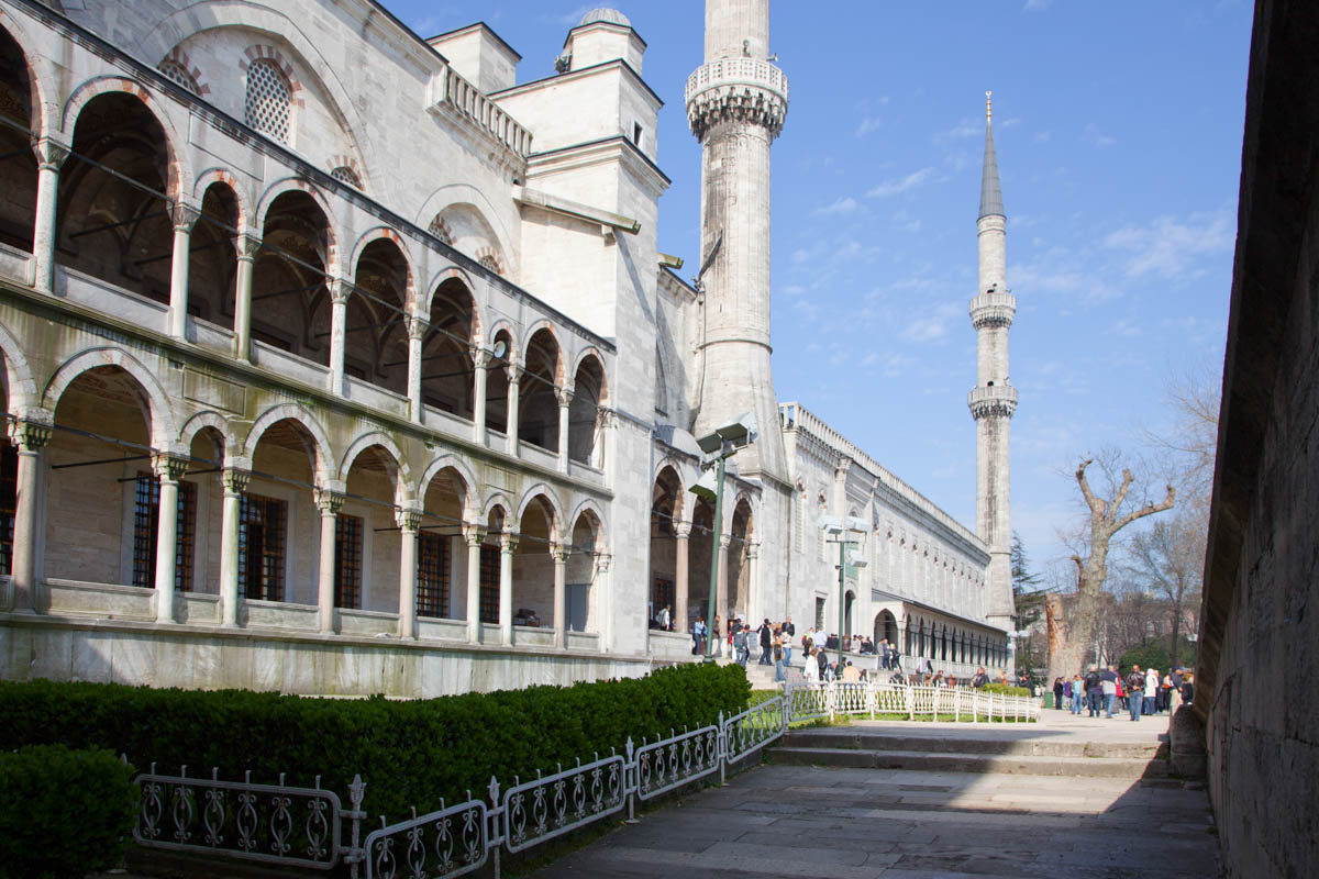 Turkey, Marmara, Istanbul, Sultan Ahmed Mosque (Blue mosque) - eastern entrance