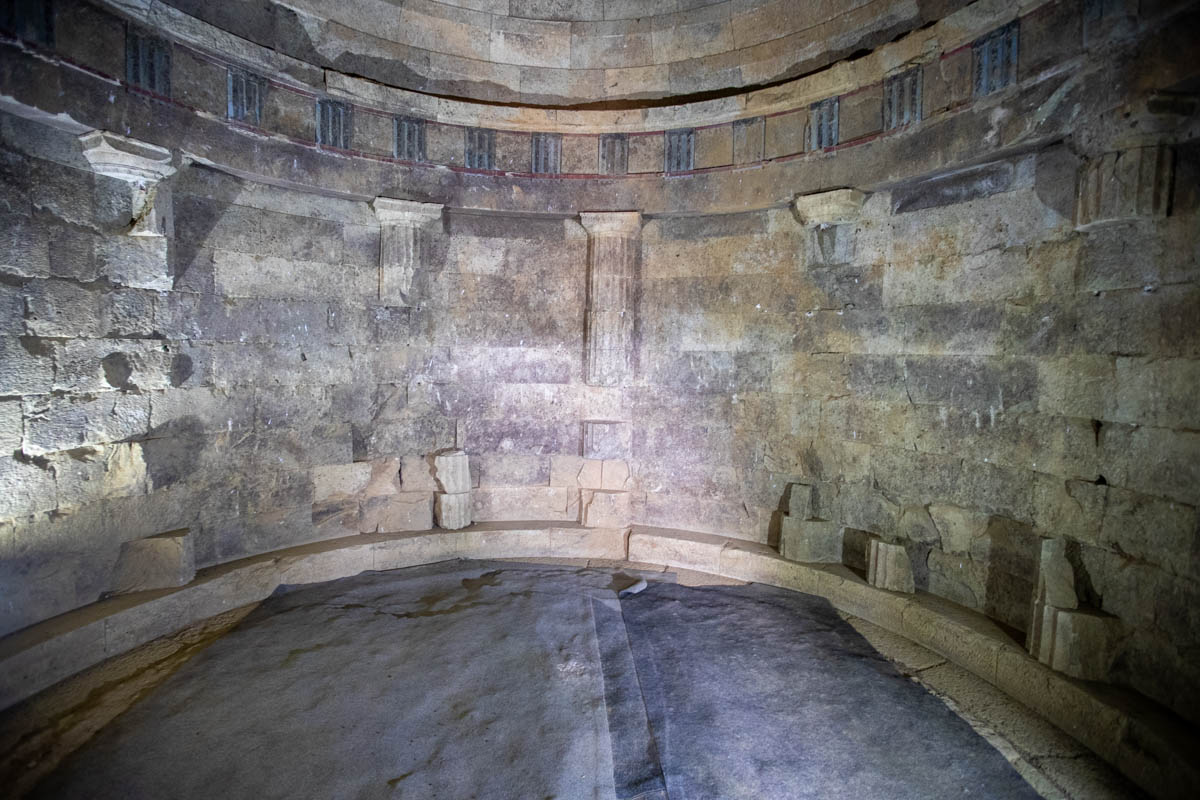 Bulgaria, Starosel - Chetinyyova Mogila Thracian tombs