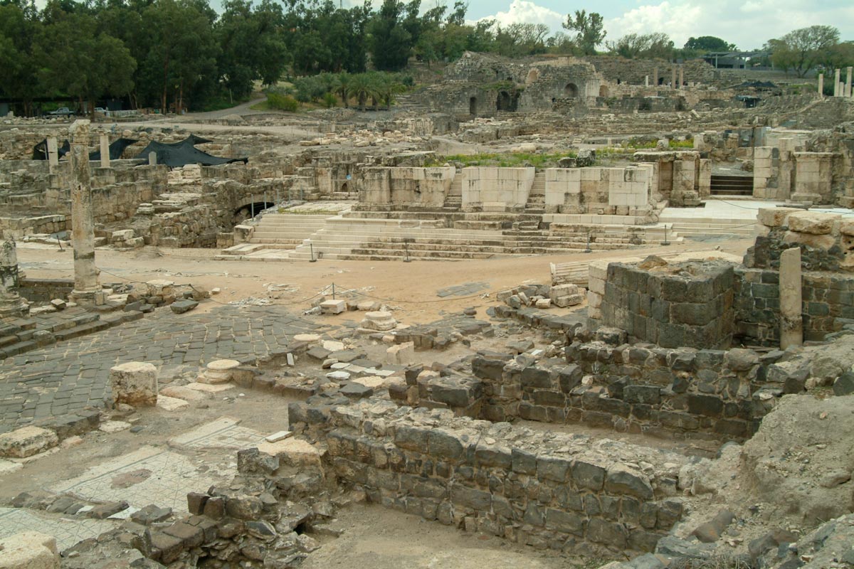 Israel, Bet She’an (Nysa-Scythopolis) - Central monument