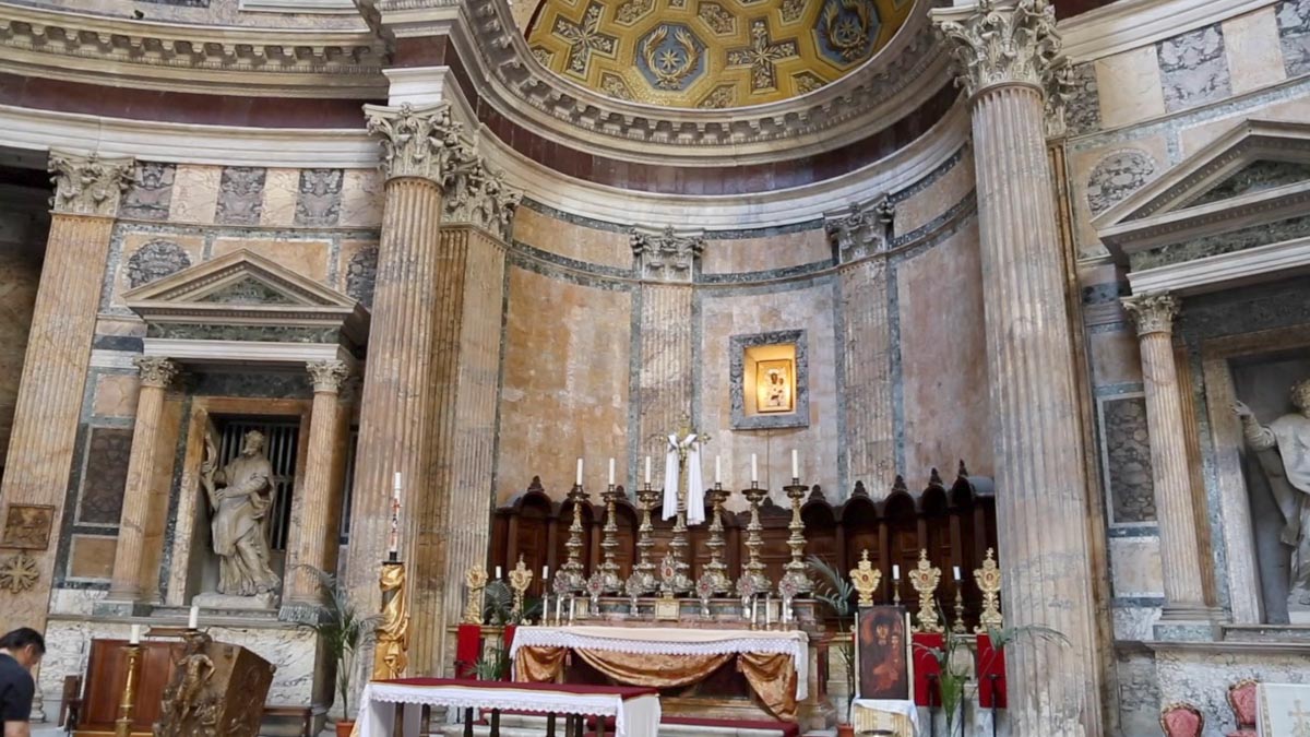 Italy, Rome, Pantheon - High altar