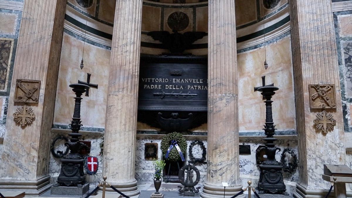 Italy, Rome, Pantheon - Tomb of Vittorio Emanuele II