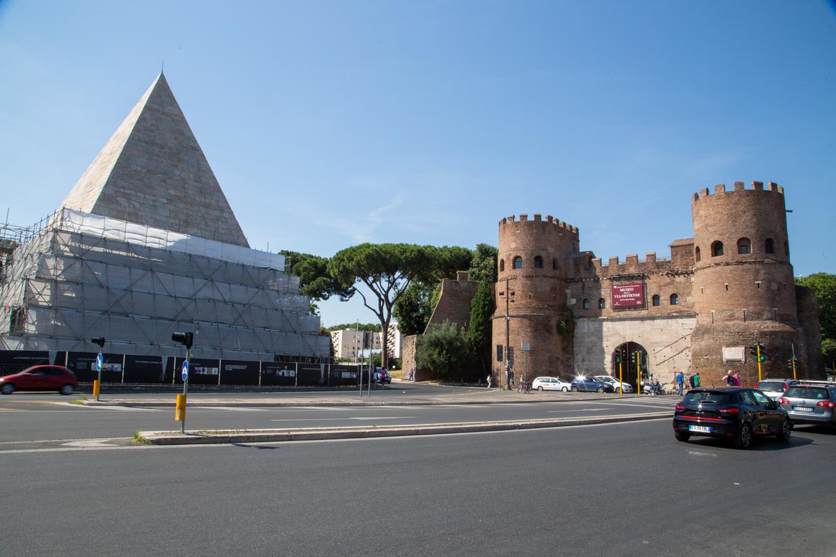 Italy, Rome, Roman gate, Porta Paolo