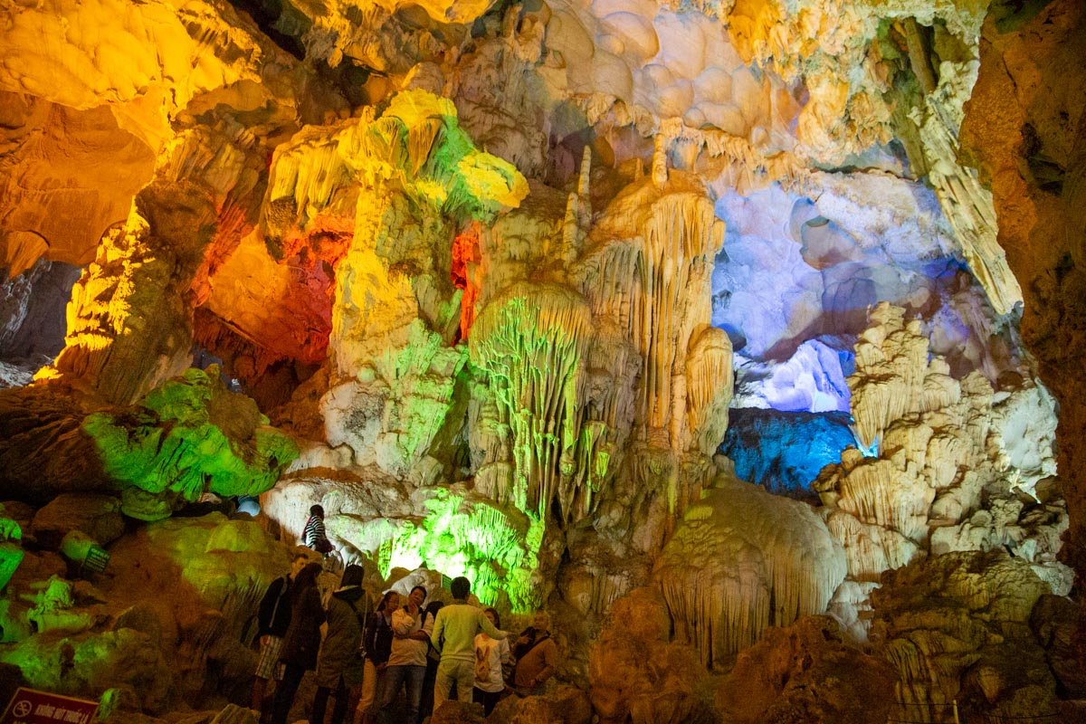 Vietnam, Halong Bay, Sung Sot cave