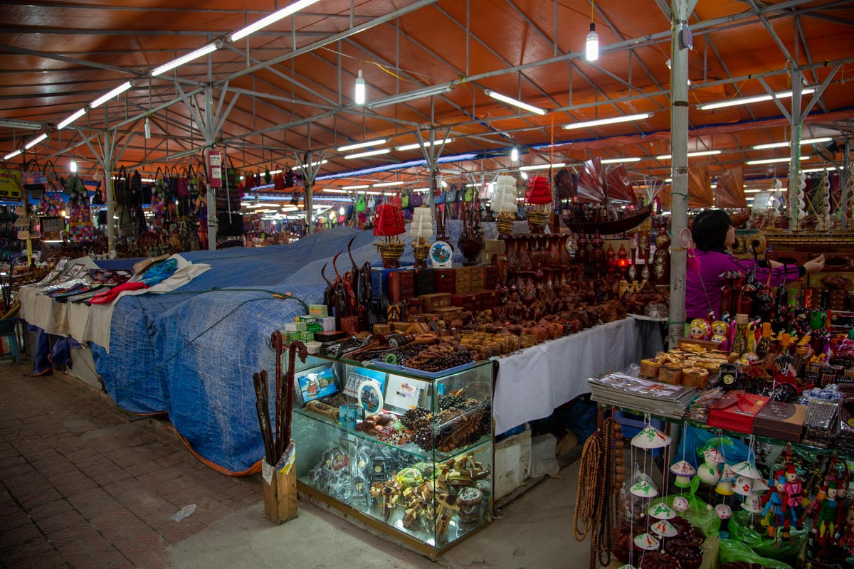 Vietnam, Market - Halong bay