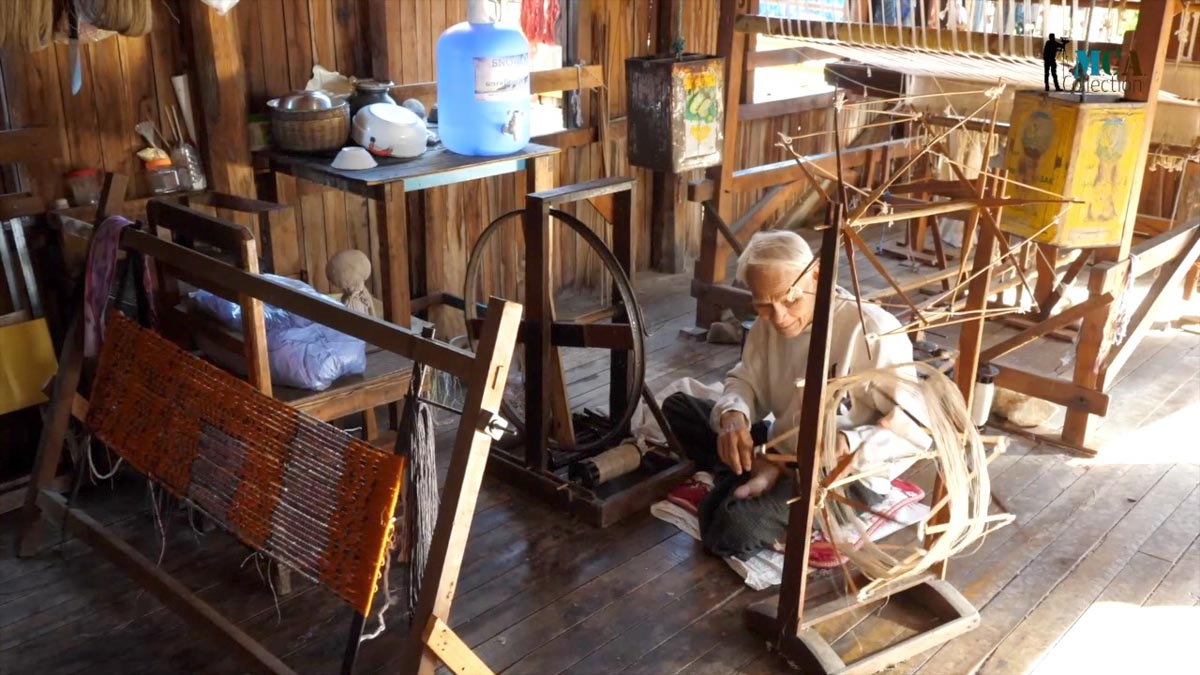 Myanmar, Inle lake - Weaving