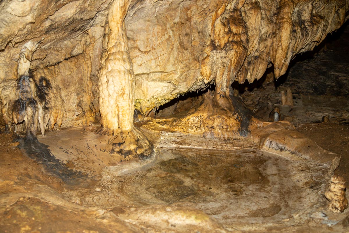Romania, Valea Cetatii Cave
