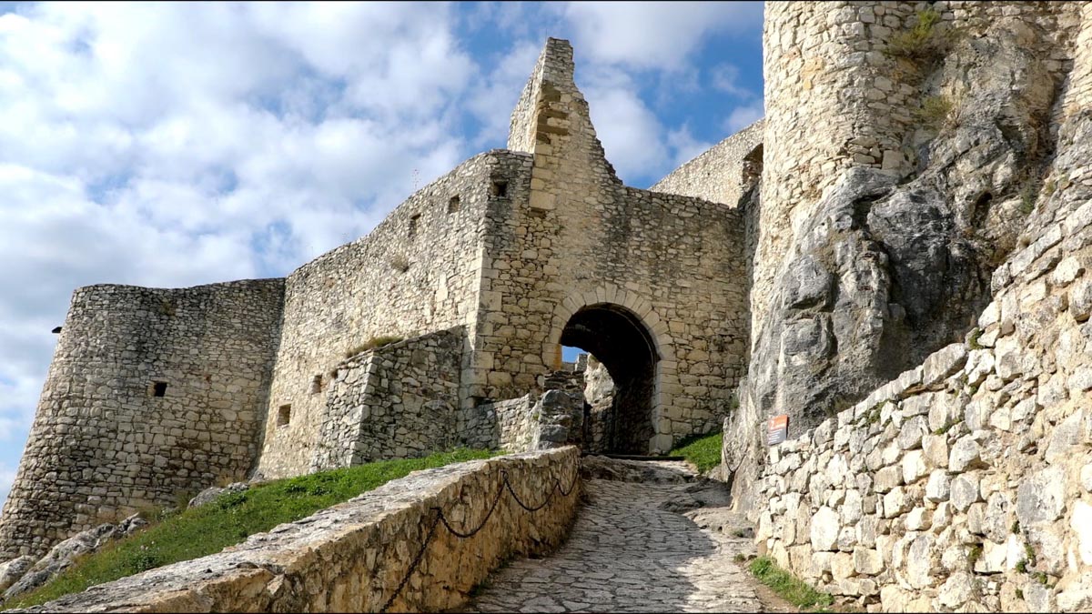 Spis Castle - walls