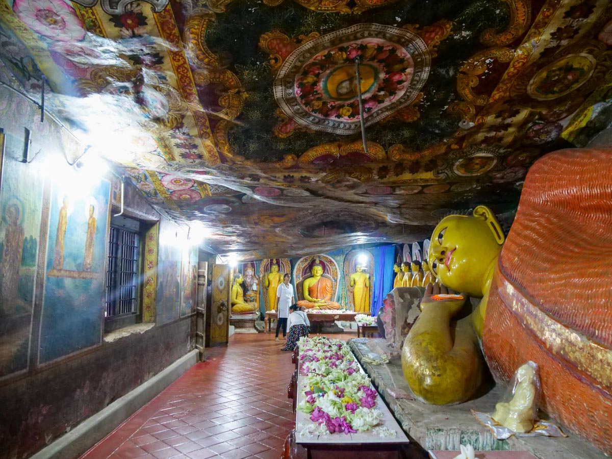 Sri Lanka, Aluvihare Rock cave temple