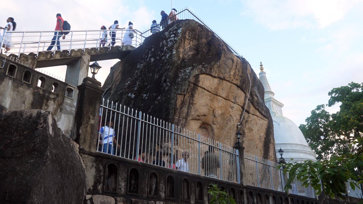 Sri Lanka, Anuradhapura, Isurumuniya cave temple