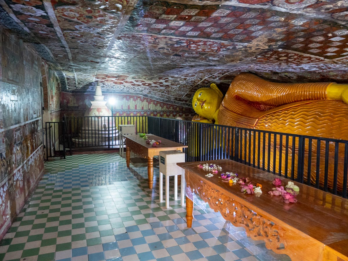 Sri Lanka, Mulkirigala Rock cave temple