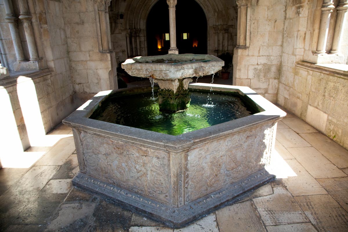 Portugal,  Alcobaca Monastery - Fountain-Renaissance(Lavatorium)
