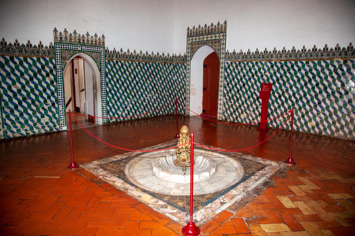 Portugal,  Sintra National Palace - Arab Room