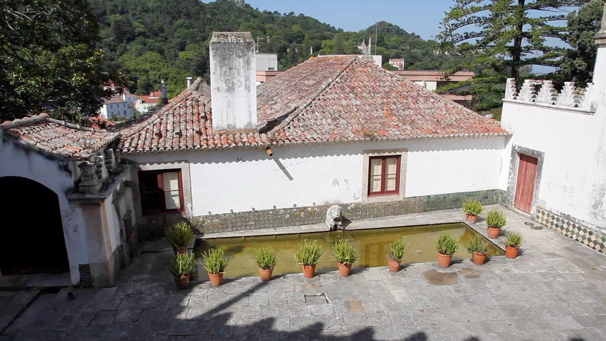Portugal,  Sintra National Palace - Lion Patio
