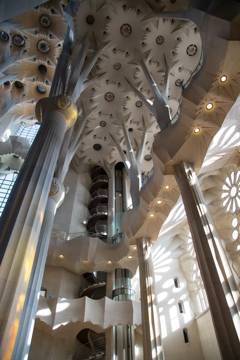 Spain,  Barcelona - Sagrada Familia - Crossing