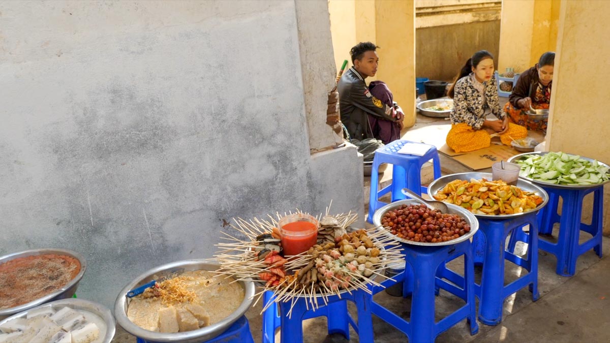 Myanmar, Bagan - traditional - Street's food