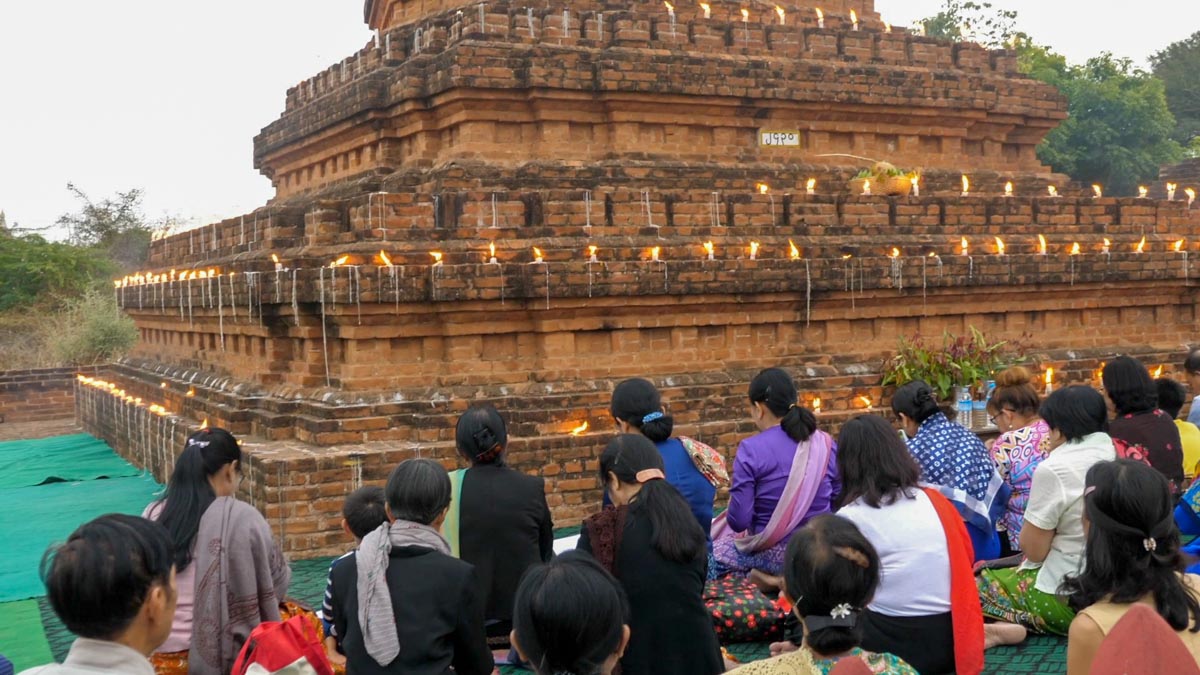 Myanmar, Bagan - traditional Buddhist prayers