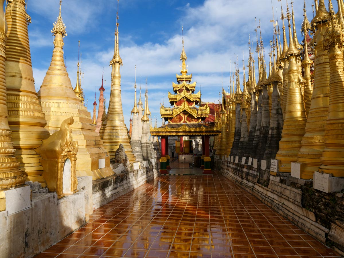 Myanmar, Inle Lake - Indein - Nyaung Ohak pagodas