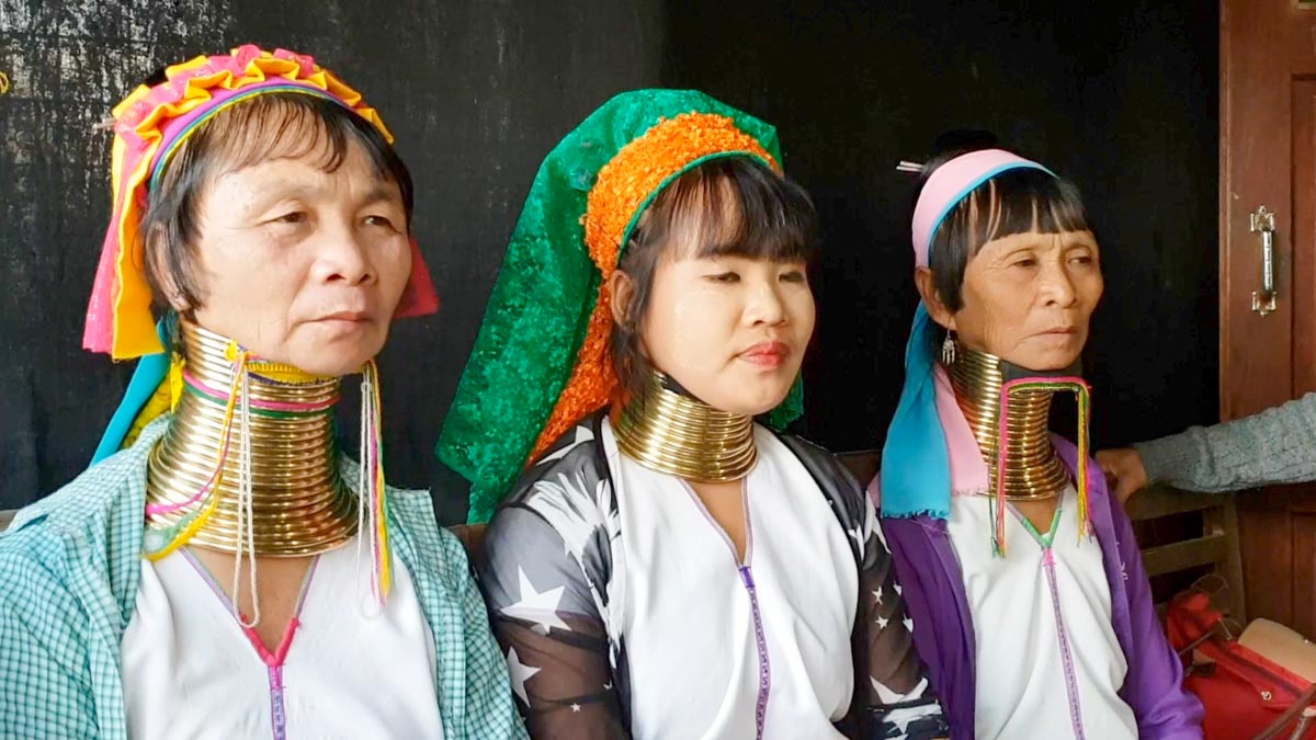 Myanmar, Inle Lake - Traditional - Kayan long Neck women