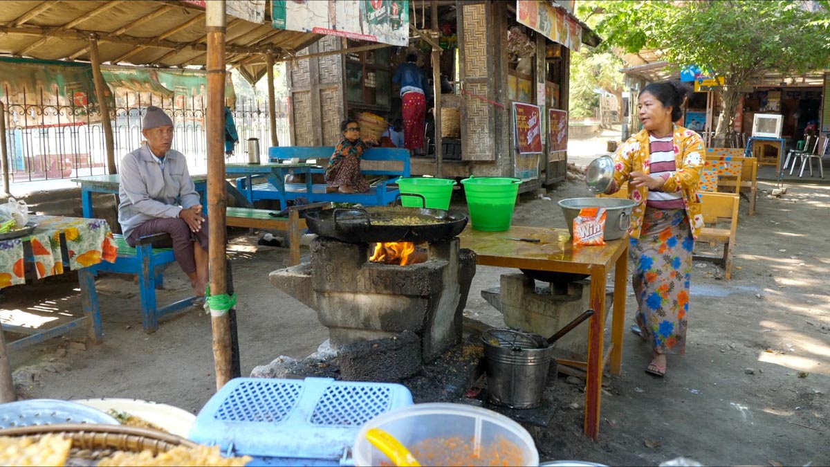 Myanmar, Mingun - traditional - Street food