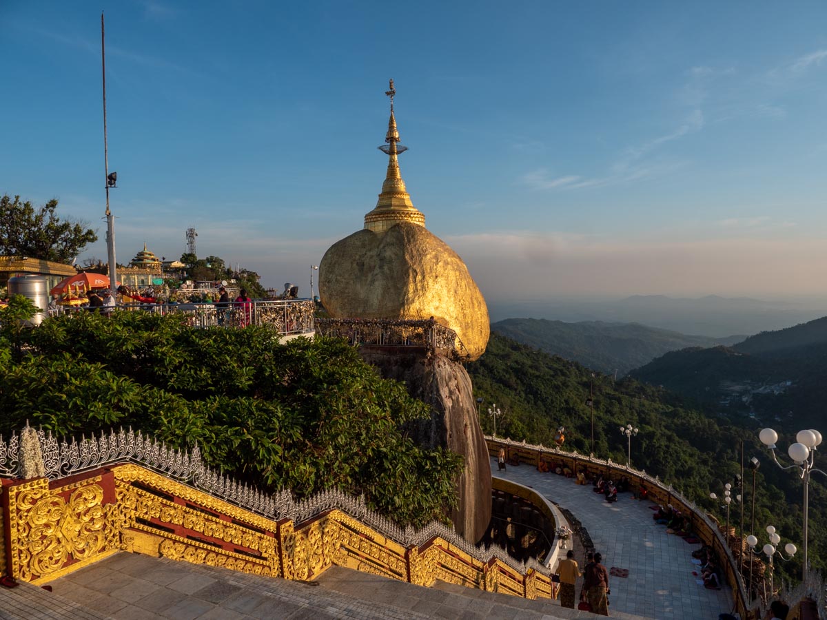 Myanmar, Mon - Kyaiktiyo Pagoda - Golden Rock