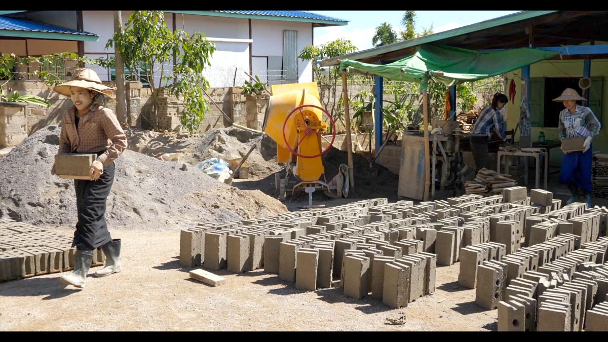 Myanmar, traditional - Burmese women work in construction