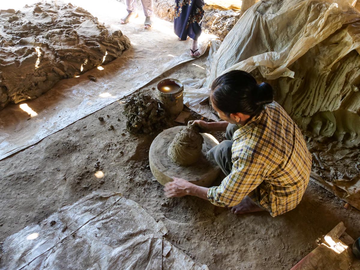 Myanmar, traditional - Ceramics, creating tableware on wheels