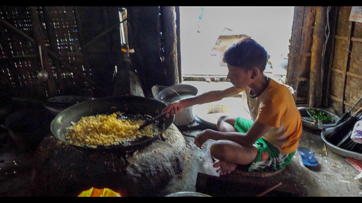 Myanmar, traditional - Inle Lake - Noodle praparation