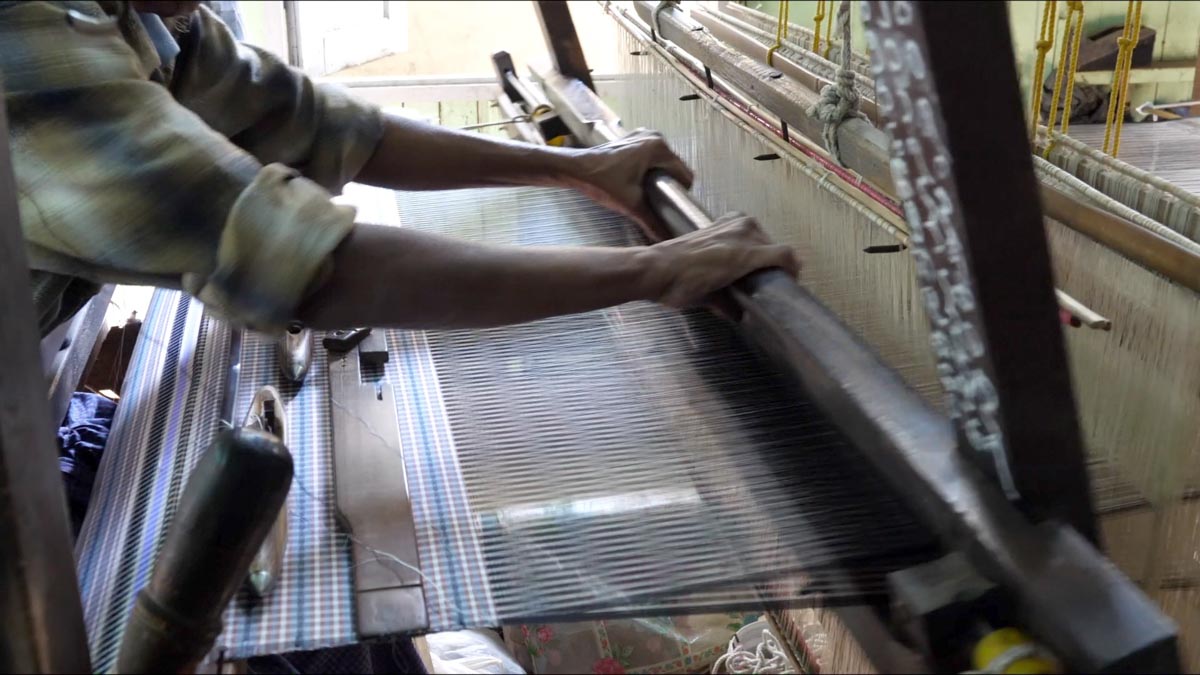 Myanmar, traditional - Weaving2