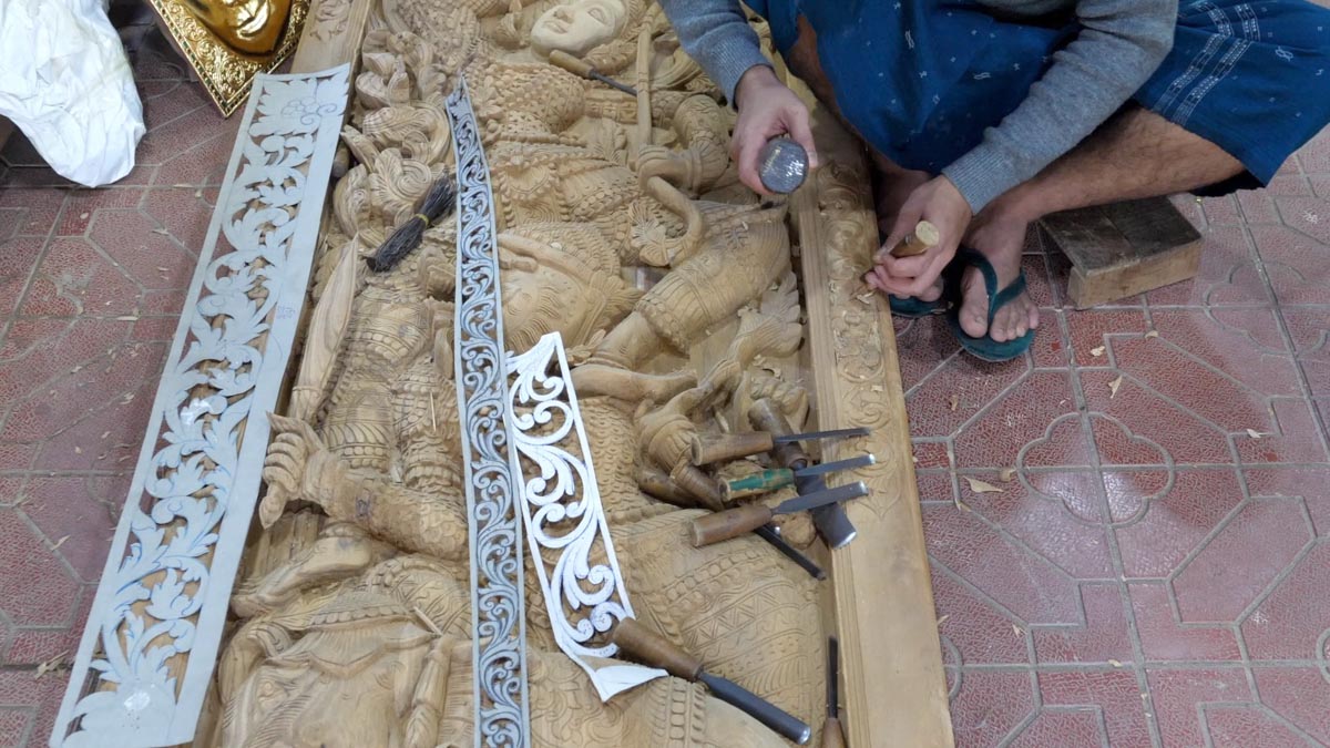 Myanmar, traditional -Sculpture and engarving in wood