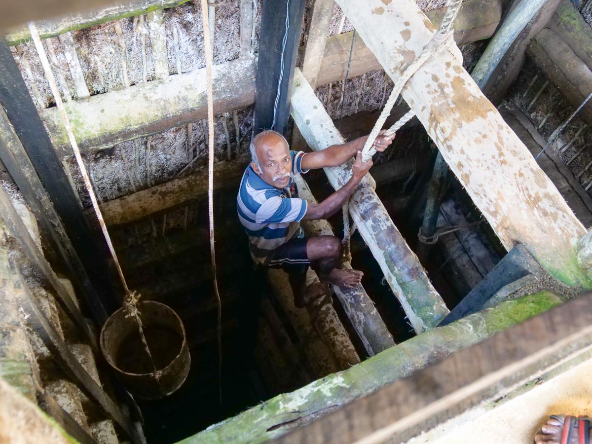 Sri Lanka, Traditional - Moonstone mining