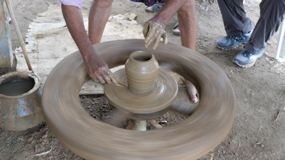 India, Kerala - Traditional - Pottery creating urns