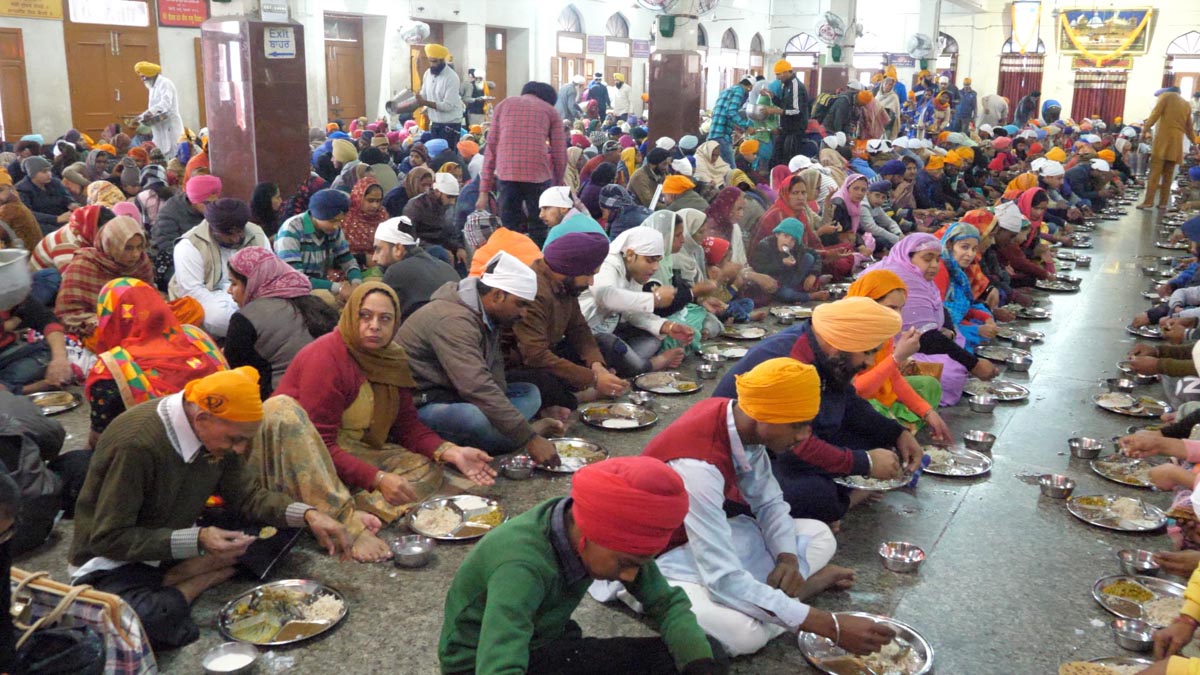 India, Punjub - Golden temple (Harmandir Sanib) Traditional - Mass meal