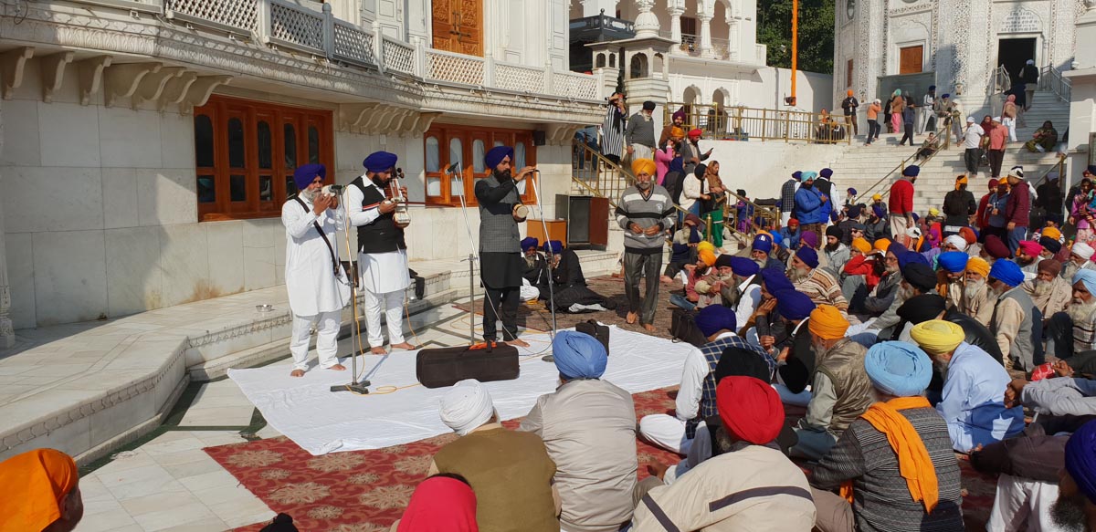 India, Punjub - Golden temple (Harmandir Sanib) Traditional - Singing