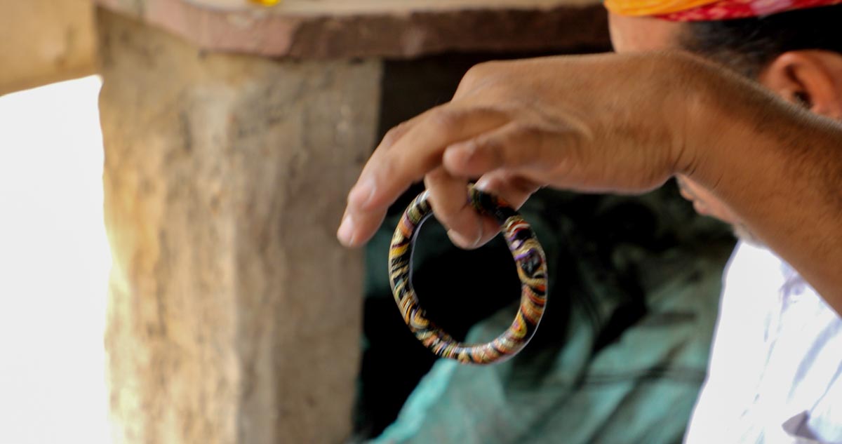 India, Tamil Nadu - Traditional - Making Brecelet