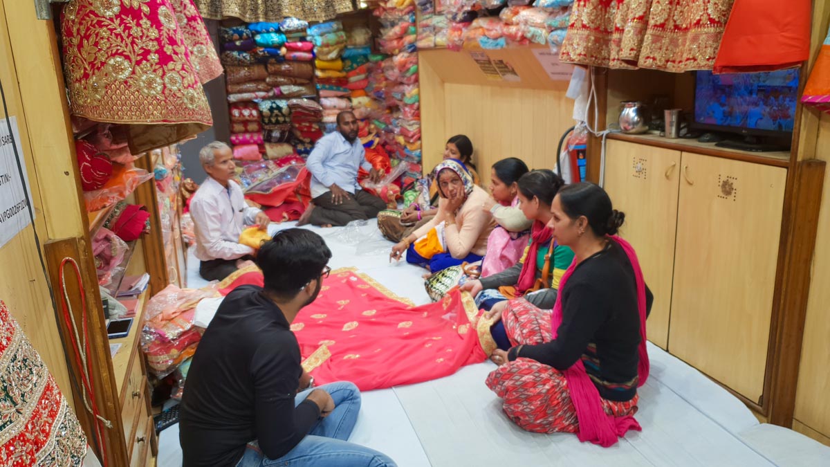 India, Uttar Pradesh - Traditional - Choosing Silk Saree for wedding