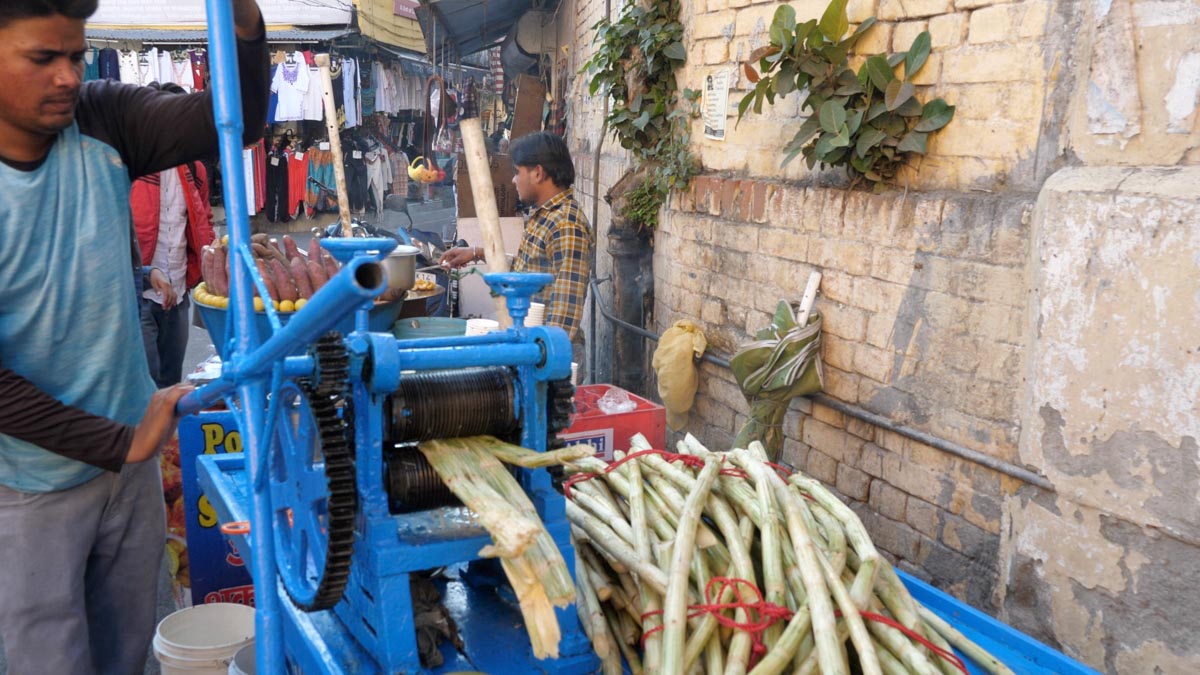 India, Uttarakhand - Traditional - Preparing sugar cane juice