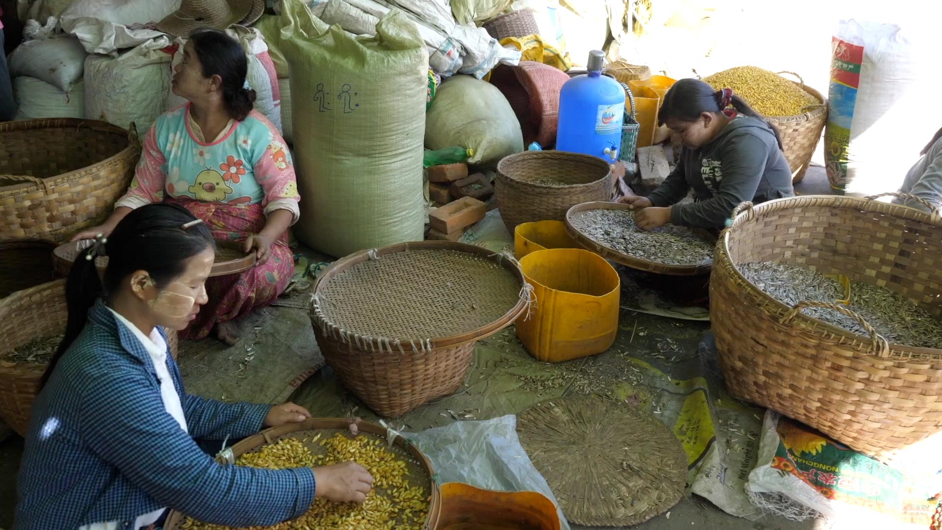 World - Traditional - Making Food