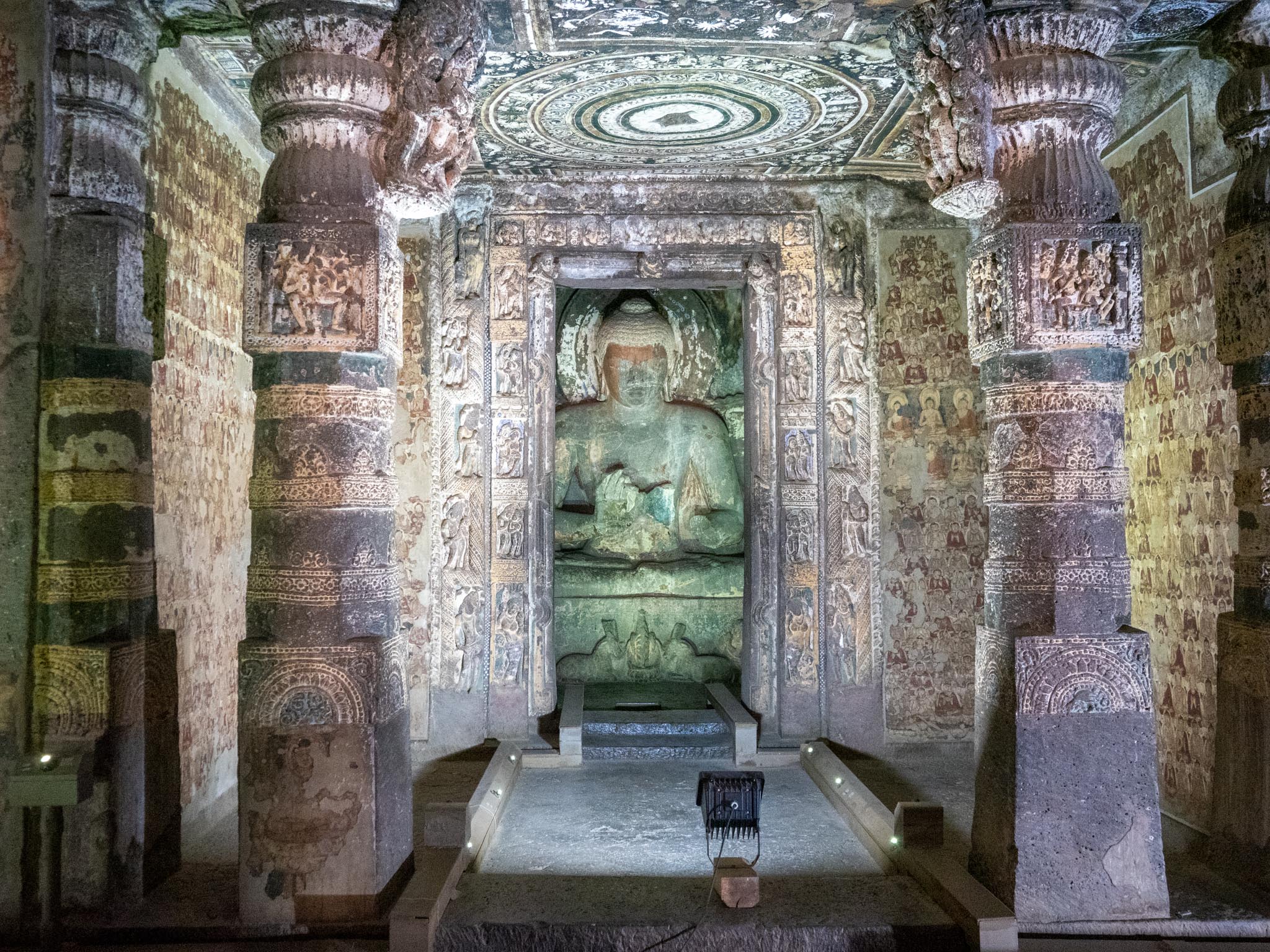 India, Maharashtra, Ajanta Caves - Cave 2